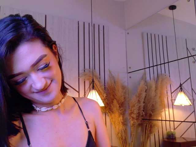 LeahSaenz live cam on BongaCams