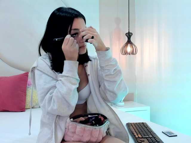 LeahSaenz live cam on BongaCams