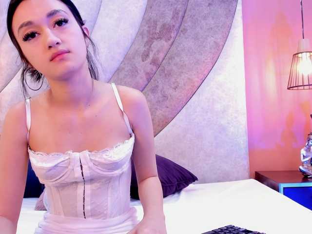 LeahSaenz live cam on BongaCams