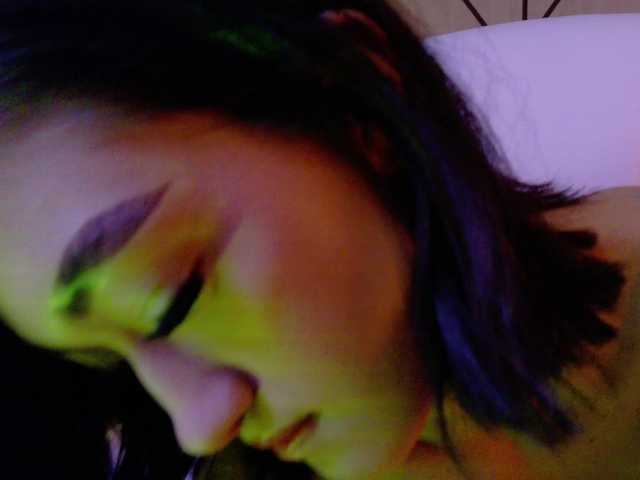 LeahSaenz live cam on BongaCams