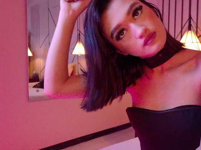 LeahSaenz live cam on BongaCams