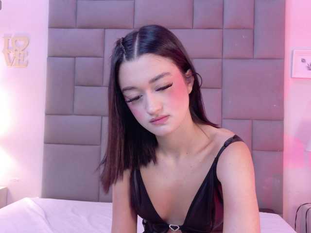 LeahSaenz live cam preview