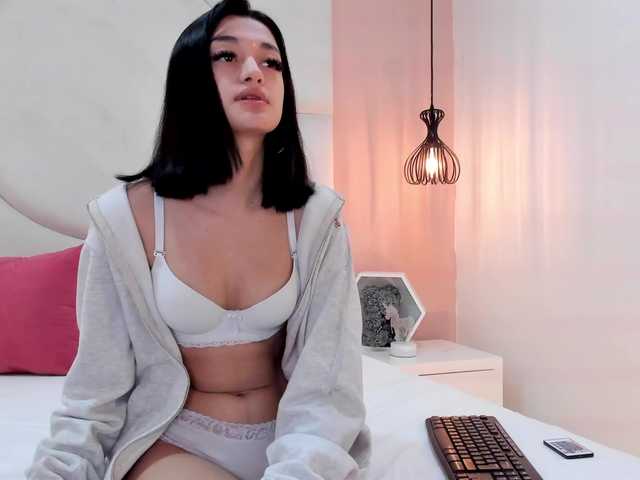LeahSaenz live cam on BongaCams