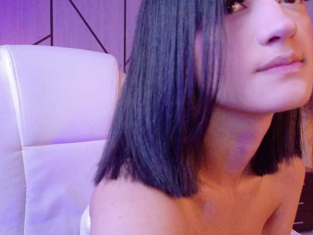 LeahSaenz live webcam show