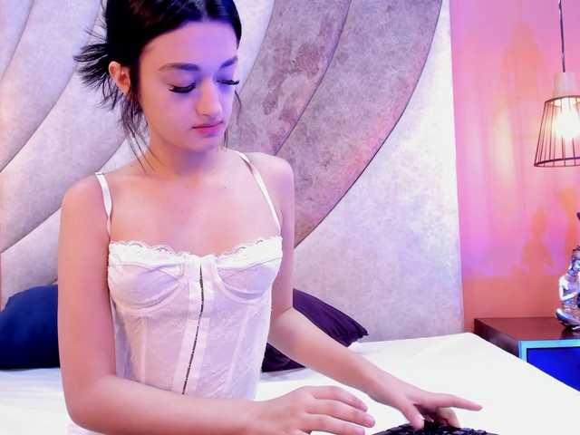 LeahSaenz live cam on BongaCams
