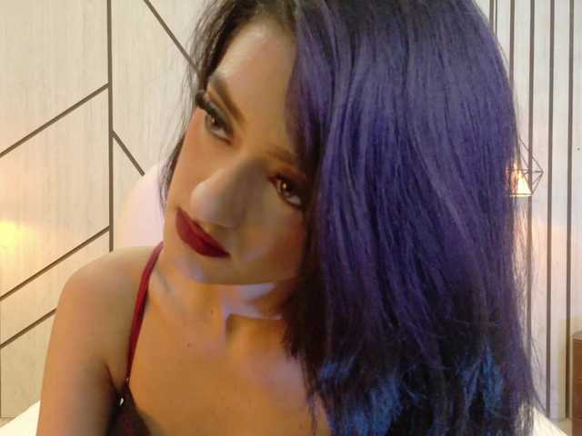 LeahSaenz live cam on BongaCams