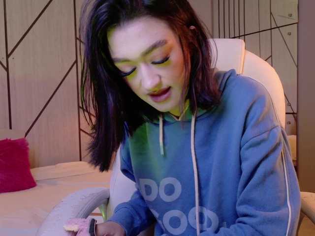 LeahSaenz live cam on BongaCams