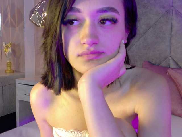 LeahSaenz live cam on BongaCams