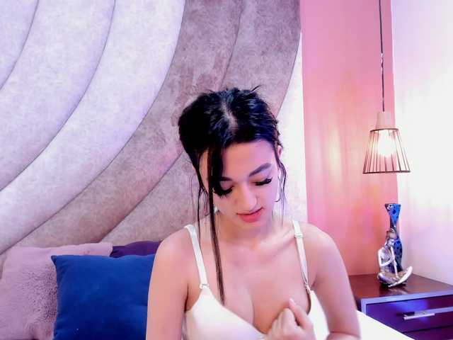 LeahSaenz live cam on BongaCams