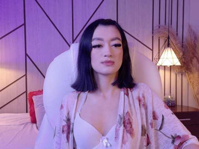 LeahSaenz live cam on BongaCams
