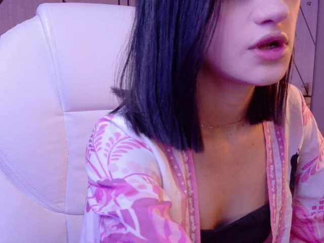 LeahSaenz live webcam show