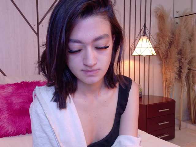 LeahSaenz live cam on BongaCams