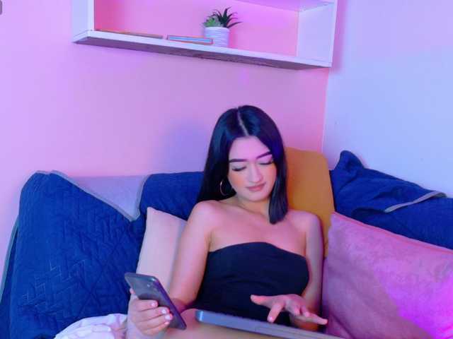 LeahSaenz live cam on BongaCams