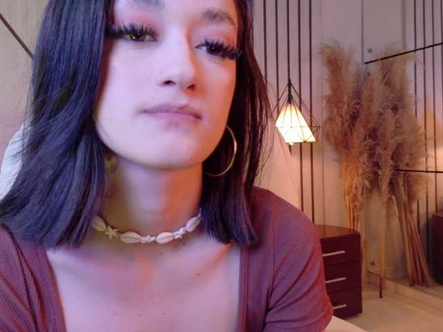 LeahSaenz live webcam show