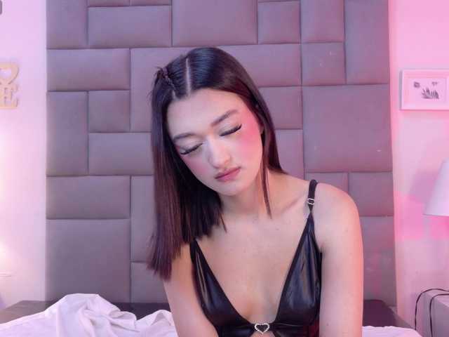 LeahSaenz live cam on BongaCams