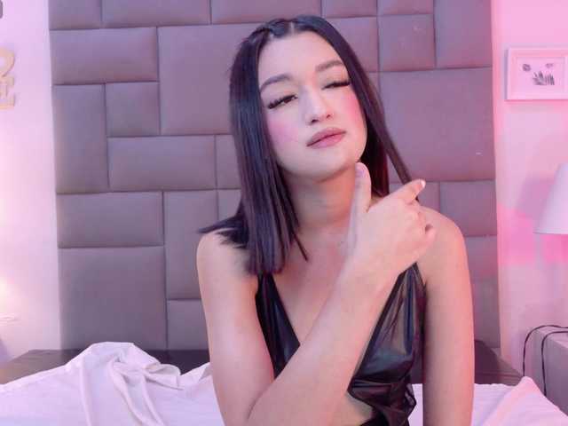LeahSaenz live cam on BongaCams