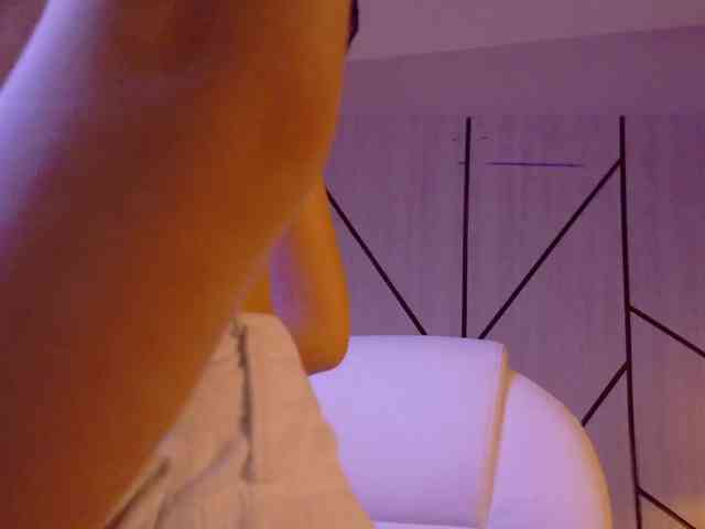 LeahSaenz webcam