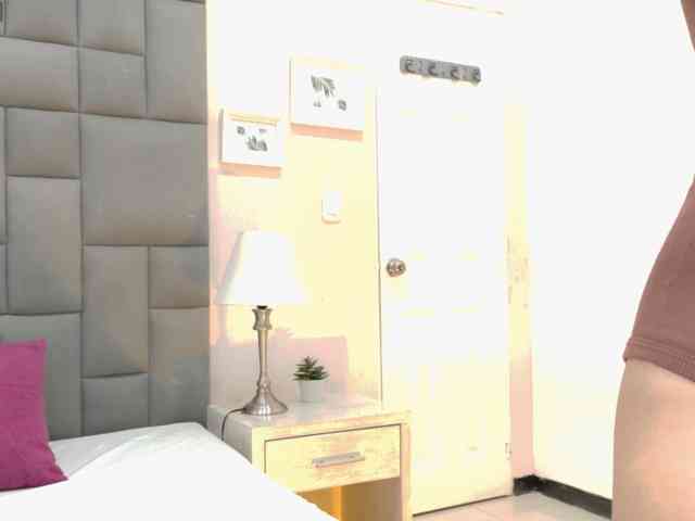LeahSaenz webcam