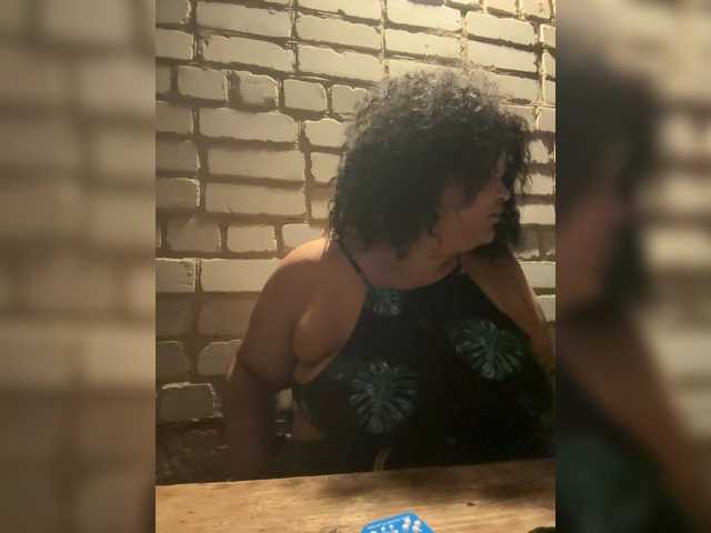 Vienlambo live cam on BongaCams