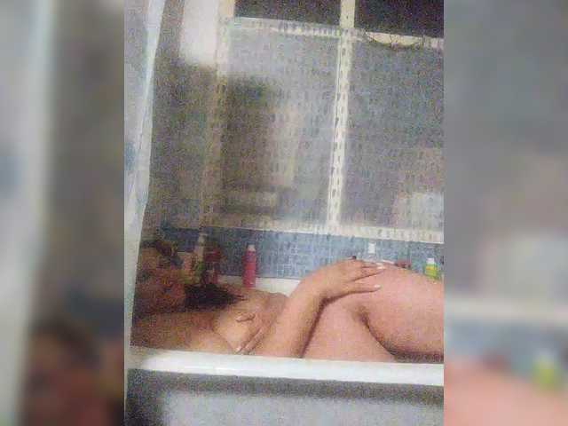 Vienlambo live cam on BongaCams