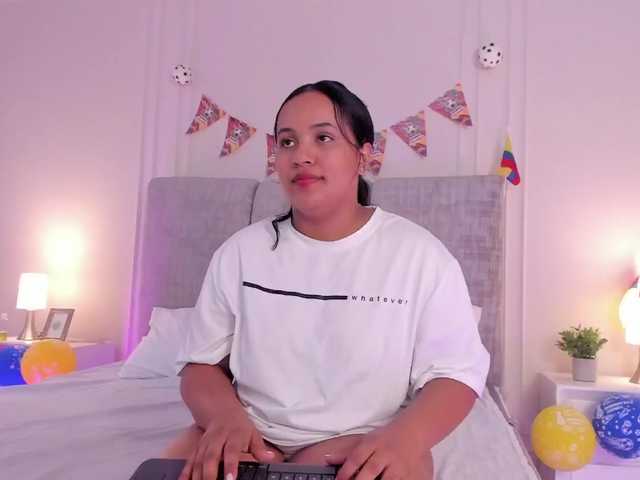 Emma-Velez live cam on BongaCams
