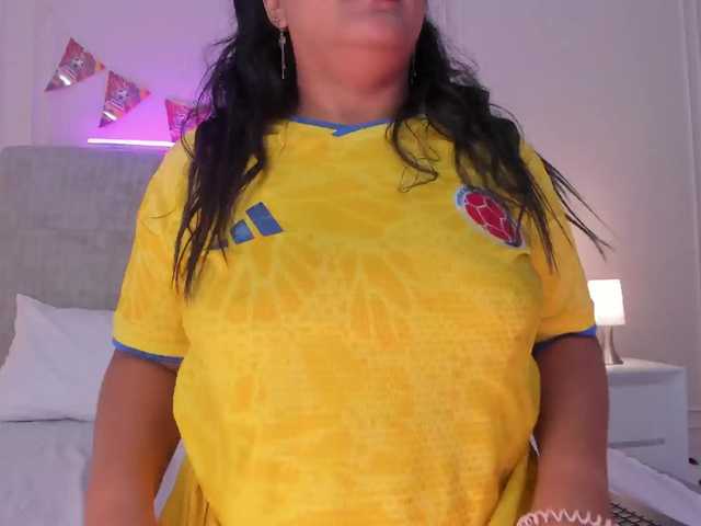 Emma-Velez live cam on BongaCams