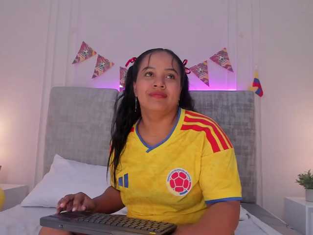 Emma-Velez live cam on BongaCams