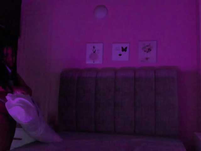 Emma-Velez live cam on BongaCams