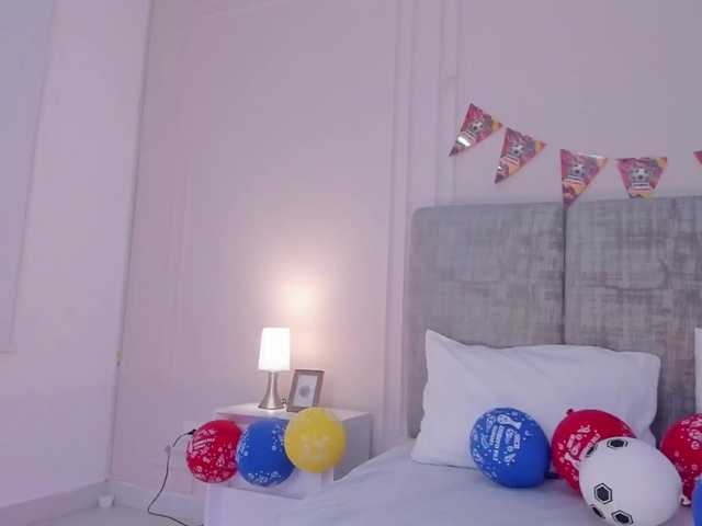 Emma-Velez live cam on BongaCams
