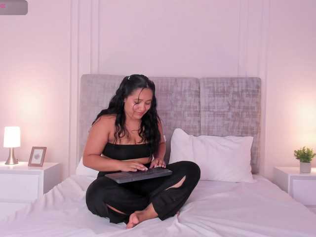 Emma-Velez live cam on BongaCams