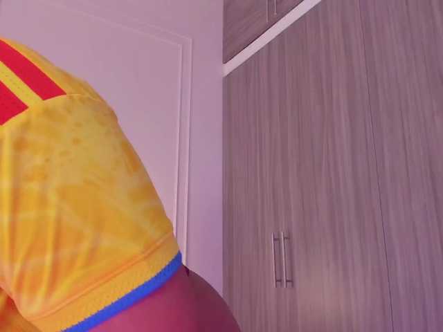 Emma-Velez live cam on BongaCams