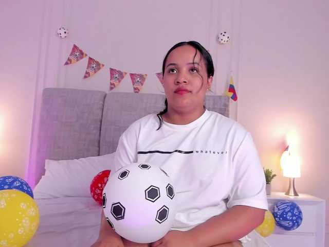 Emma-Velez live cam on BongaCams