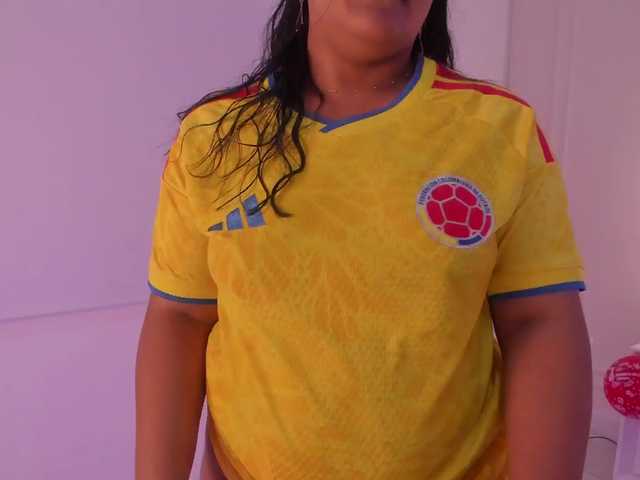 Emma-Velez live cam on BongaCams