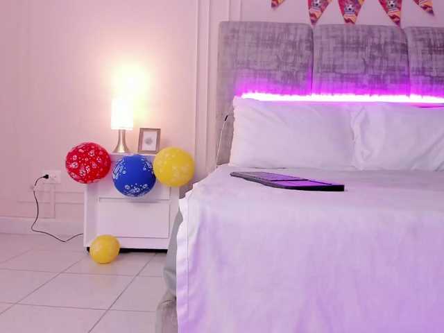 Emma-Velez live cam on BongaCams