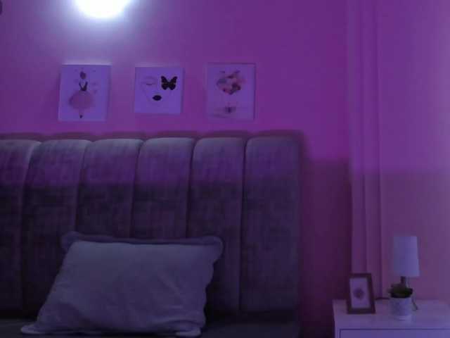 Emma-Velez live cam on BongaCams