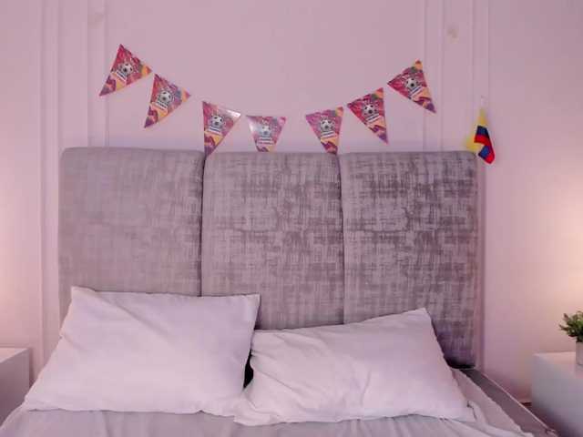 Emma-Velez live cam on BongaCams