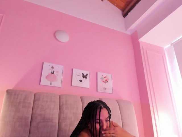 Emma-Velez live cam on BongaCams