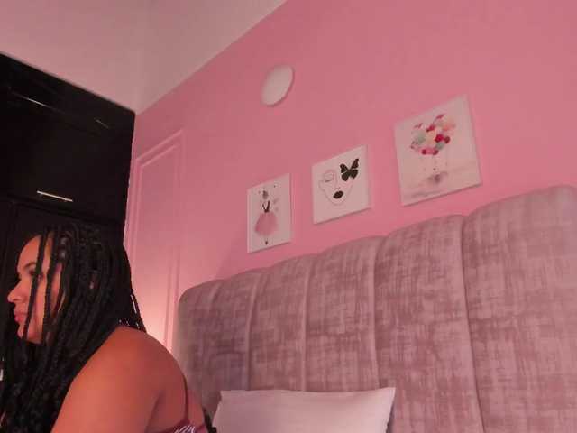 Emma-Velez live cam on BongaCams