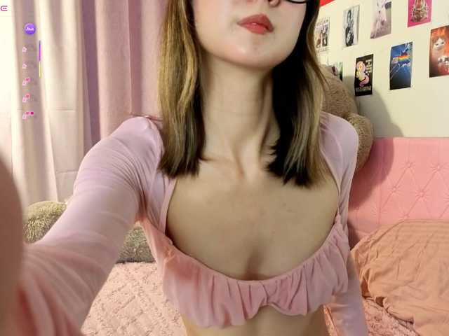 Karolinacream live cam on BongaCams