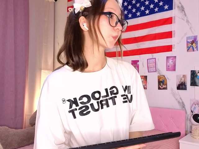 Karolinacream live cam on BongaCams