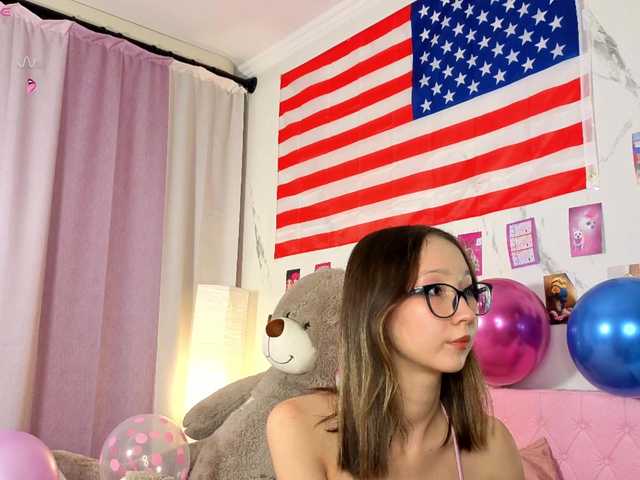 Karolinacream live cam on BongaCams