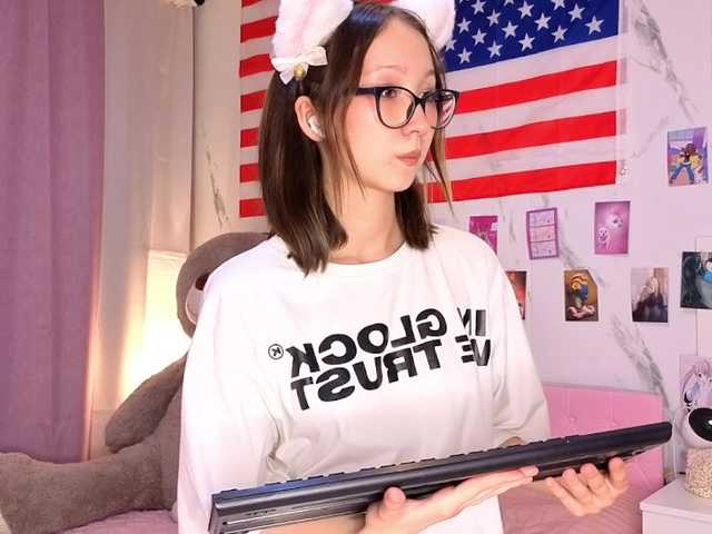Karolinacream live cam on BongaCams