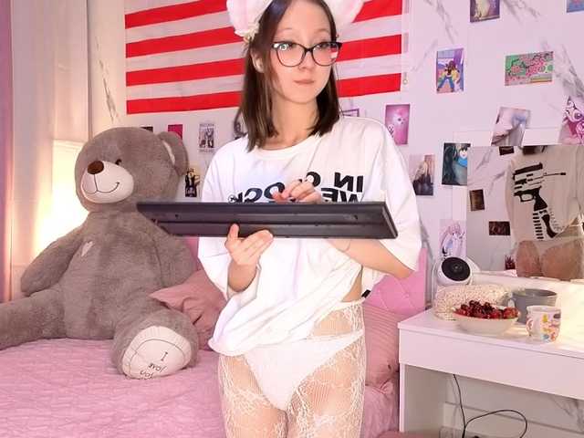 Karolinacream live cam on BongaCams