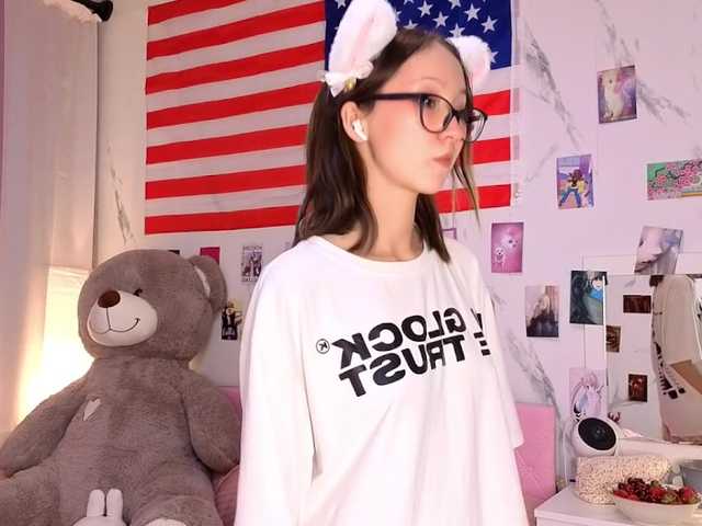 Karolinacream live cam on BongaCams