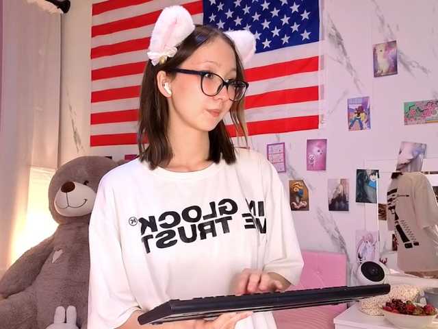Karolinacream live cam on BongaCams