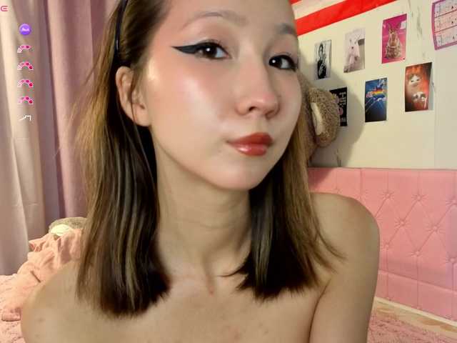 Karolinacream live cam on BongaCams