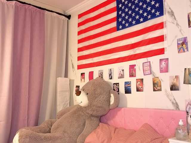 Karolinacream live cam on BongaCams