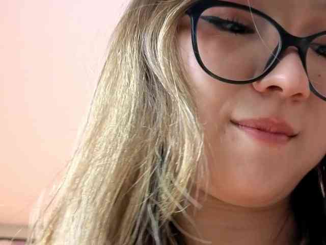 Karolinacream webcam