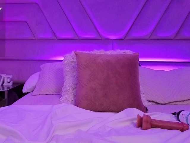 MaddyBelmont live cam on BongaCams