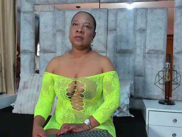 SharonNoa webcam